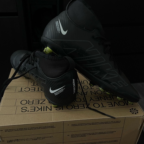 Nike jet black cleats size Us 6 (youth cleats/unisex)! - Picture 3 of 6